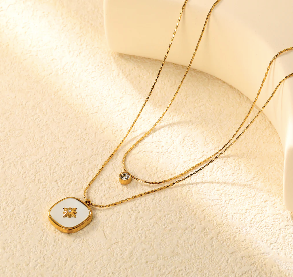 Collar Cuadro blanco + diamante